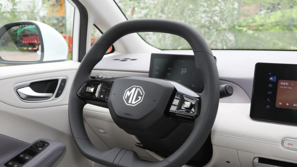 后驱加持的“小钢炮”，名爵MG4起售价6.88万，追求个性的看过来