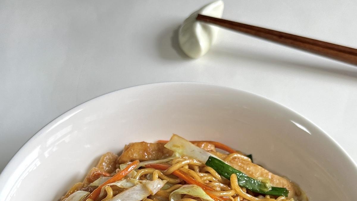 鸡扒炒面，烟火里的童年滋味