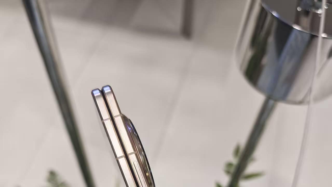 荣耀Magic V6：当折叠屏开始“懂你”，大满贯的底气从何而来？