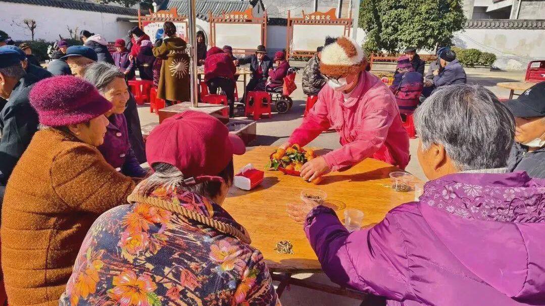 信阳市平桥区邢集镇：饺子宴温暖敬老情 表彰会文明树新风