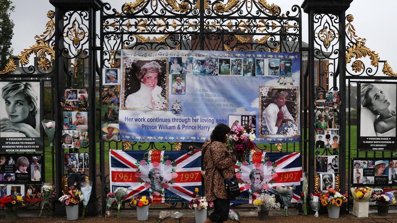 查尔斯国王的断尾求生：安德鲁落网与“萝莉岛”幽灵