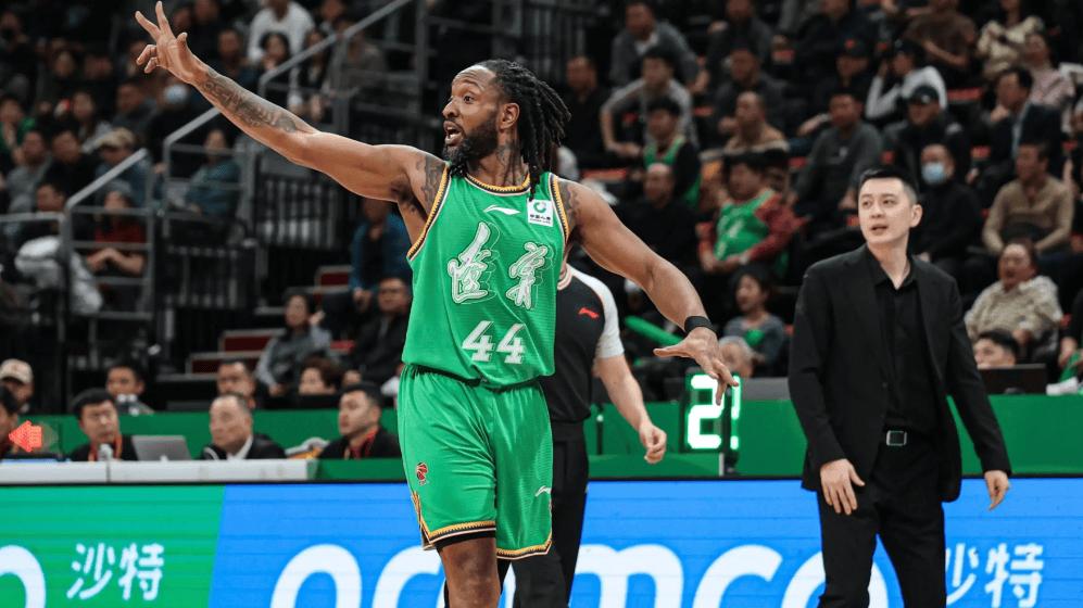 两连败狂输46分！辽篮赛后疑似内讧 杨鸣下课警报拉响