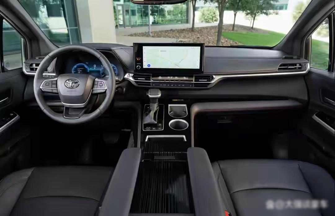 2026款丰田赛那Sienna：升级归来，捍卫王者地位