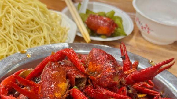荆楚鱼米之乡的馈赠：潜江油焖大虾与河阳三蒸