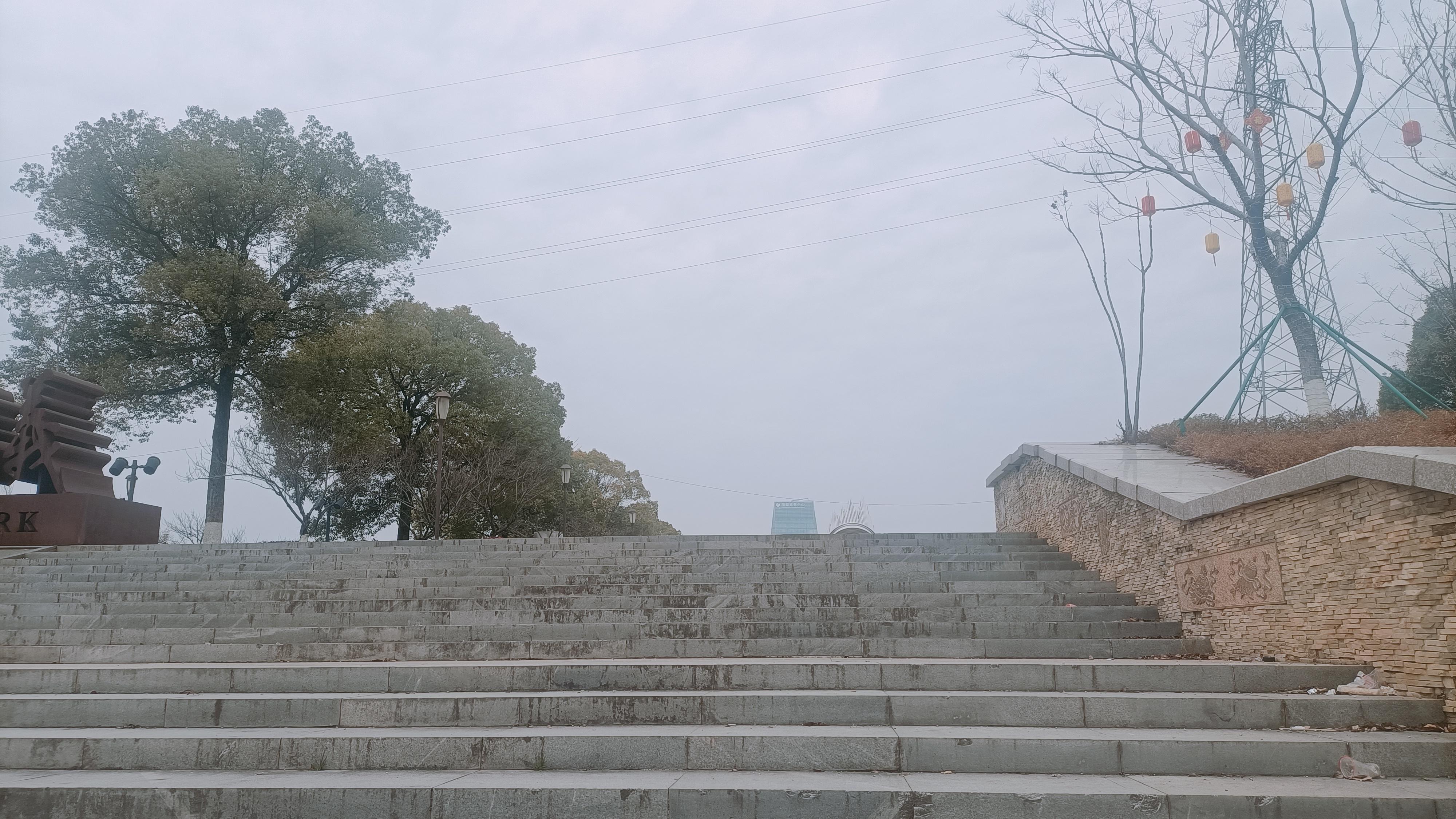 AI时代，一人公司真的可行吗？创意人别再被“双脱手”骗了