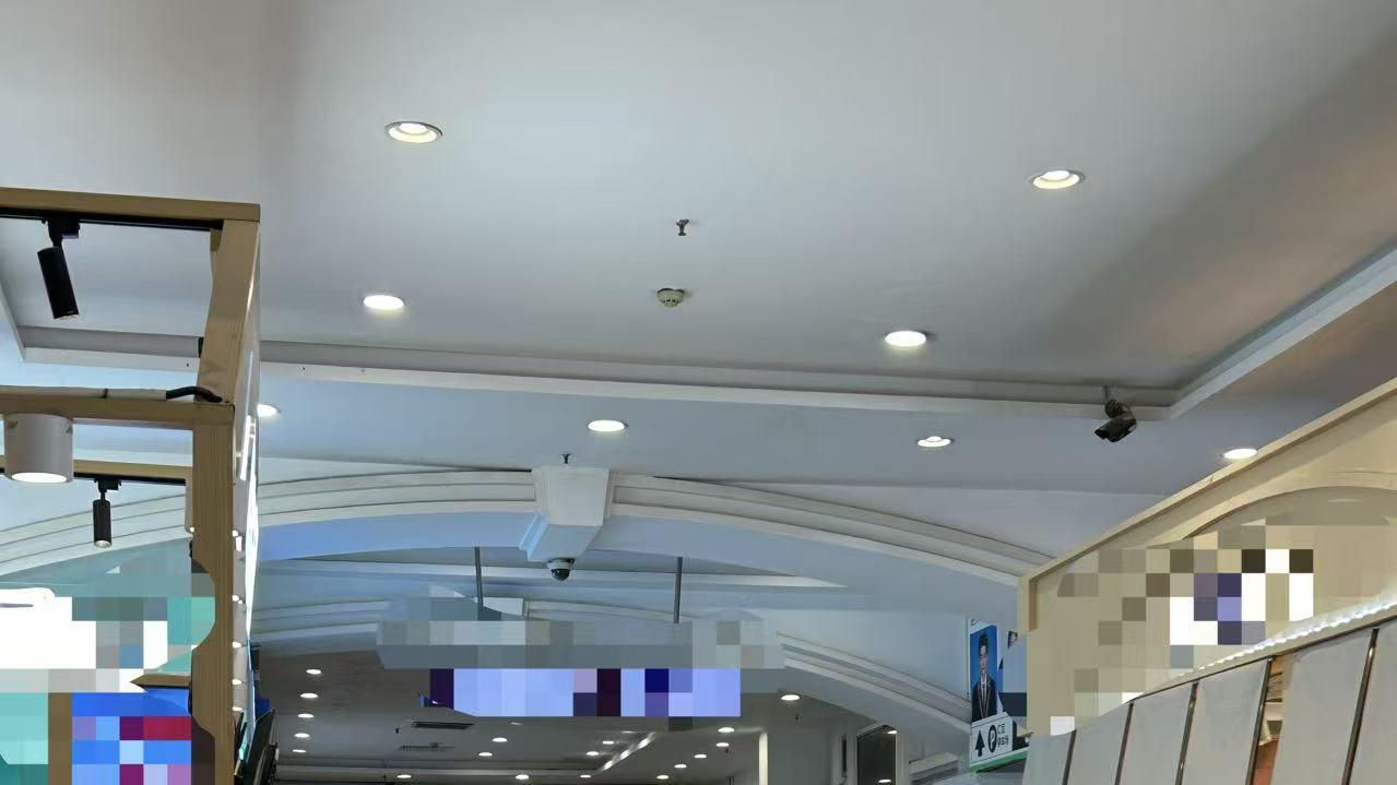 开店做生意最忌讳的就是开口和顾客聊天