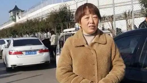 山东聊城辱母案，目睹催债者脱裤辱母亲愤然拔刀，14亿国人求情改判