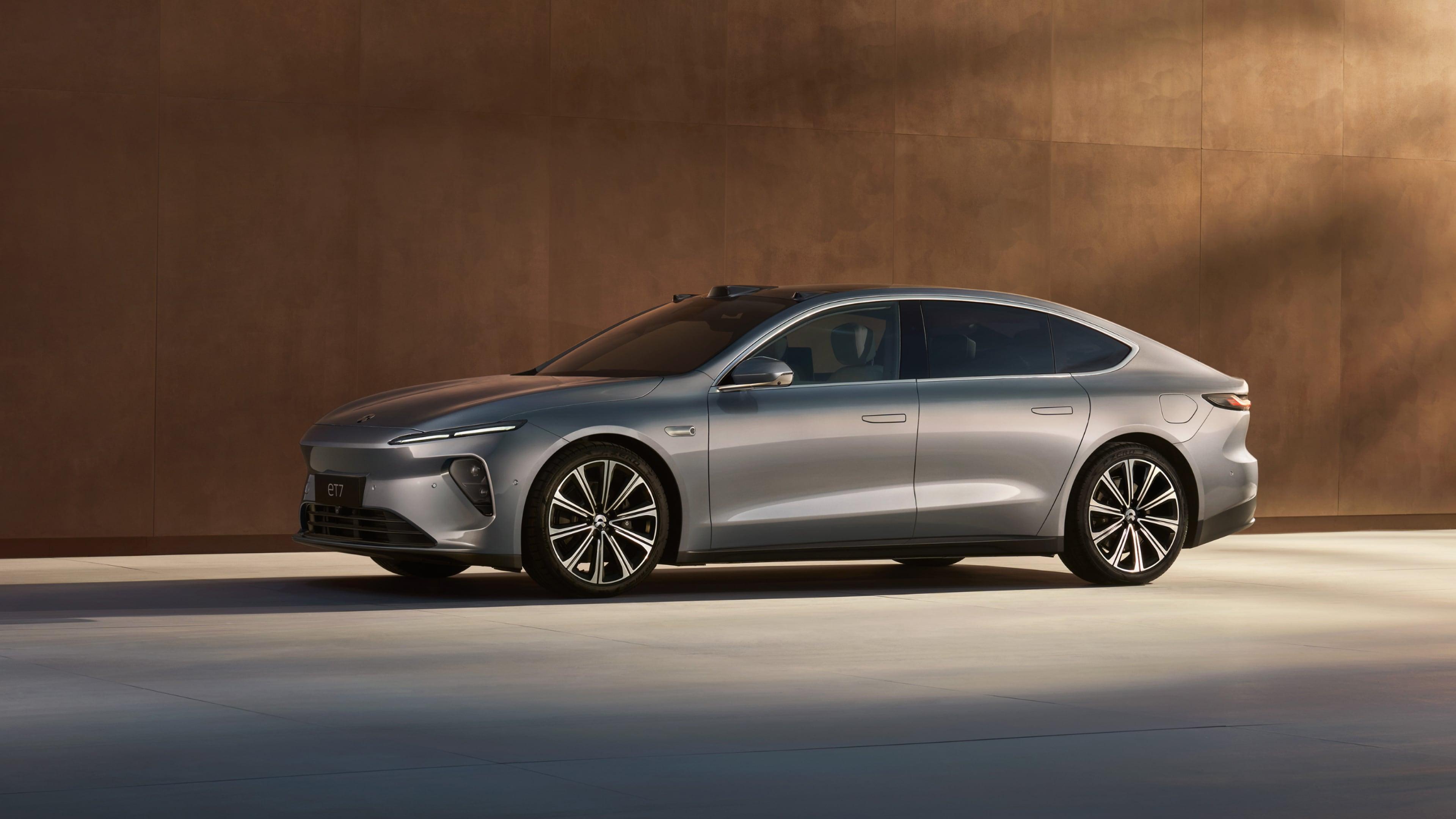 蔚来汽车预计2025年Q4首次实现季度盈利，美股盘前涨超10%