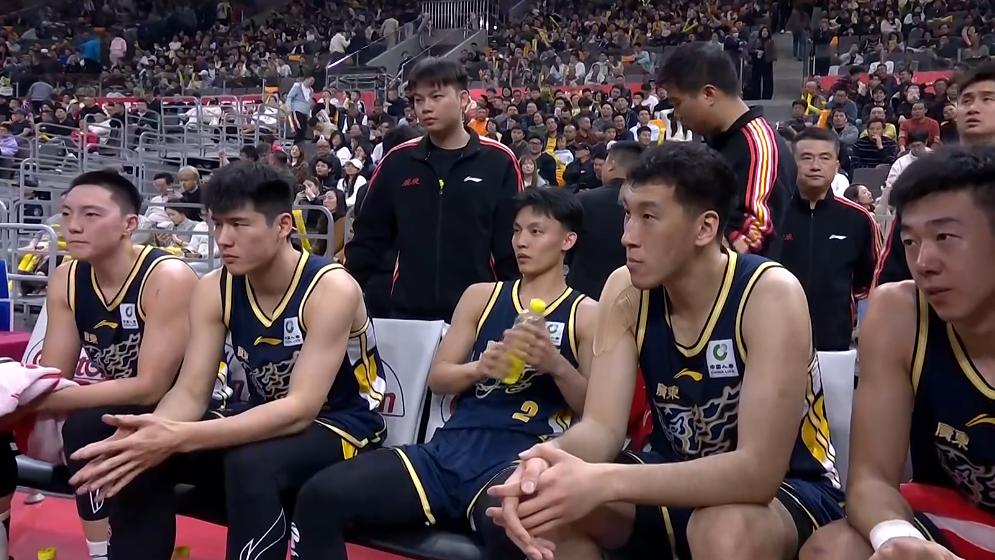 看了焦泊乔被杜锋挥拳臭骂的惨状，才知道，家政为什么一直是替补