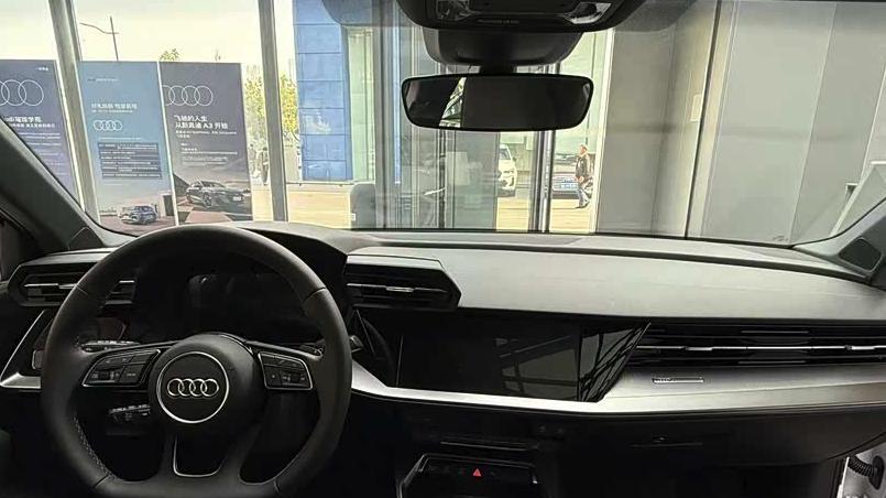 奥迪真掀桌子！降到12.99万起，1.5T+独悬配9气囊，不比速腾香？