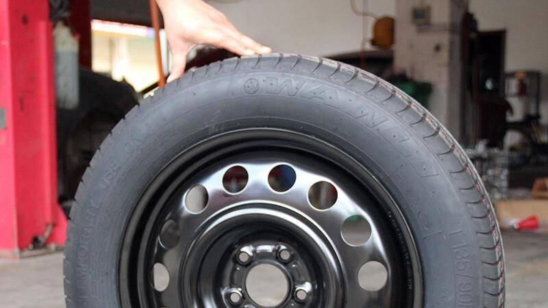 备胎如何安装？看看老司机是怎样操作的