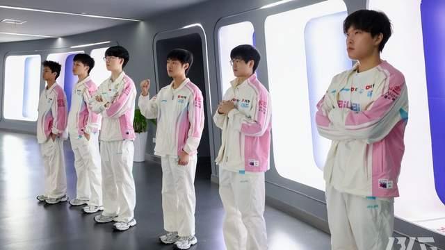 LPL第一赛段淘汰赛：第二轮强强对决，老东家的恩怨情仇继续上演