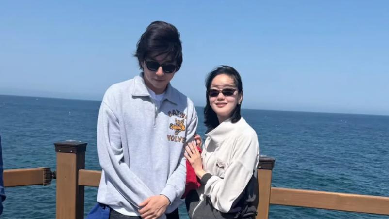 孔刘晒照：与金高银合照显乖巧，与李栋旭刘仁娜庆《鬼怪》十周年
