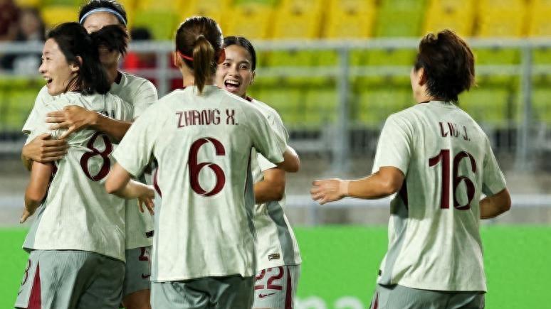 36 年首战不败神迹险翻车！中国女足 2-0 孟加拉 王霜世界波难掩尴尬