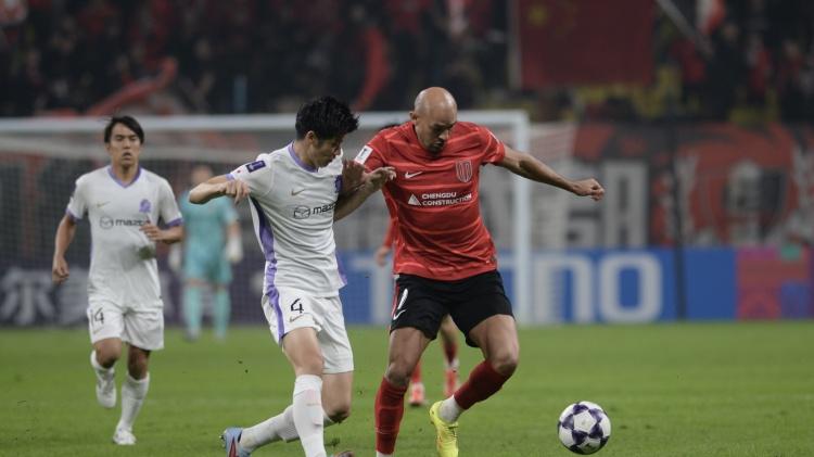 好消息！1米93巴西锋霸愿归化，今年能代表国足出战