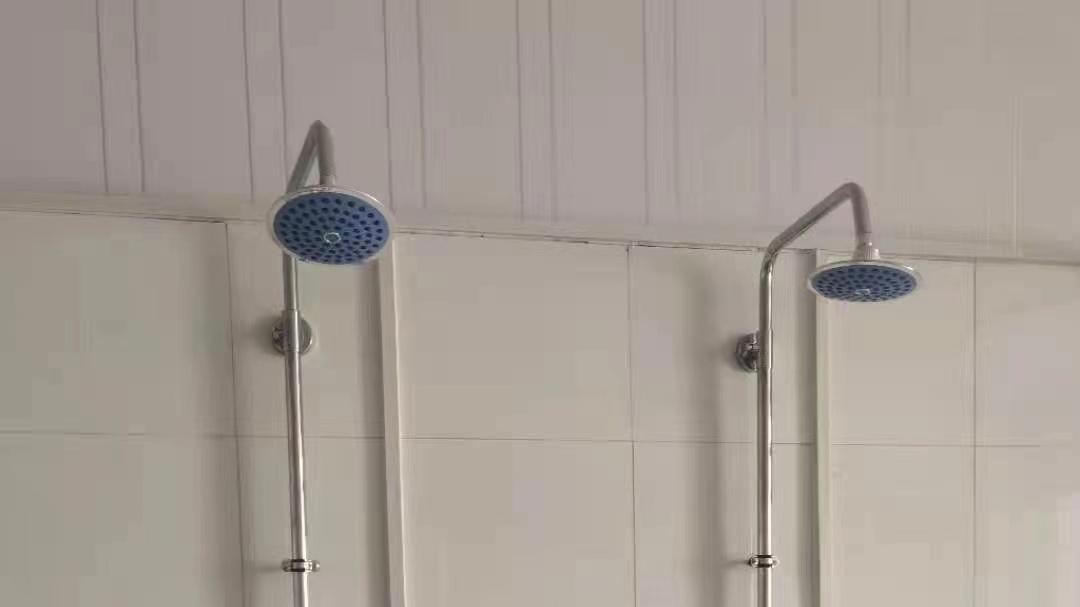 学生们对智能水控一体机的使用感受