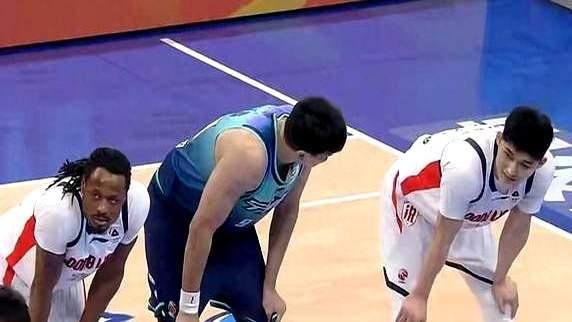 一句打囊惹争议，西热力江火上浇油要揍人，球迷怒斥其双标