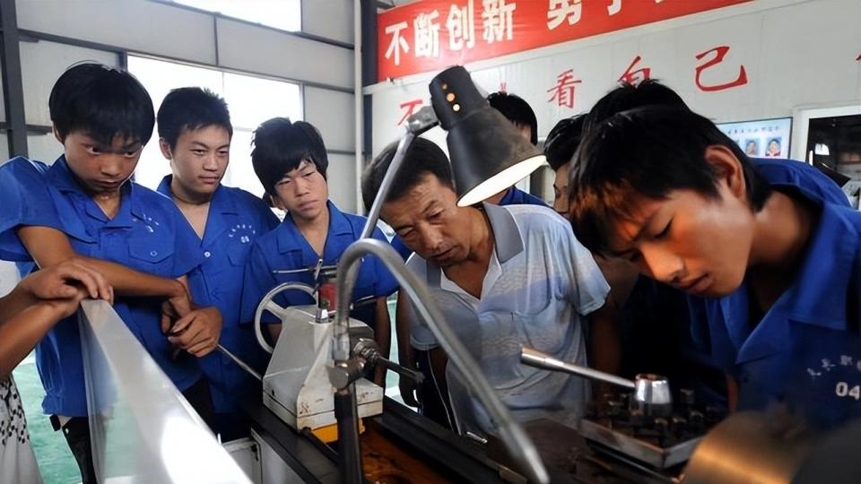 侄子当主管私扣员工200元，老板得知后怒吼：谁给你的权利？