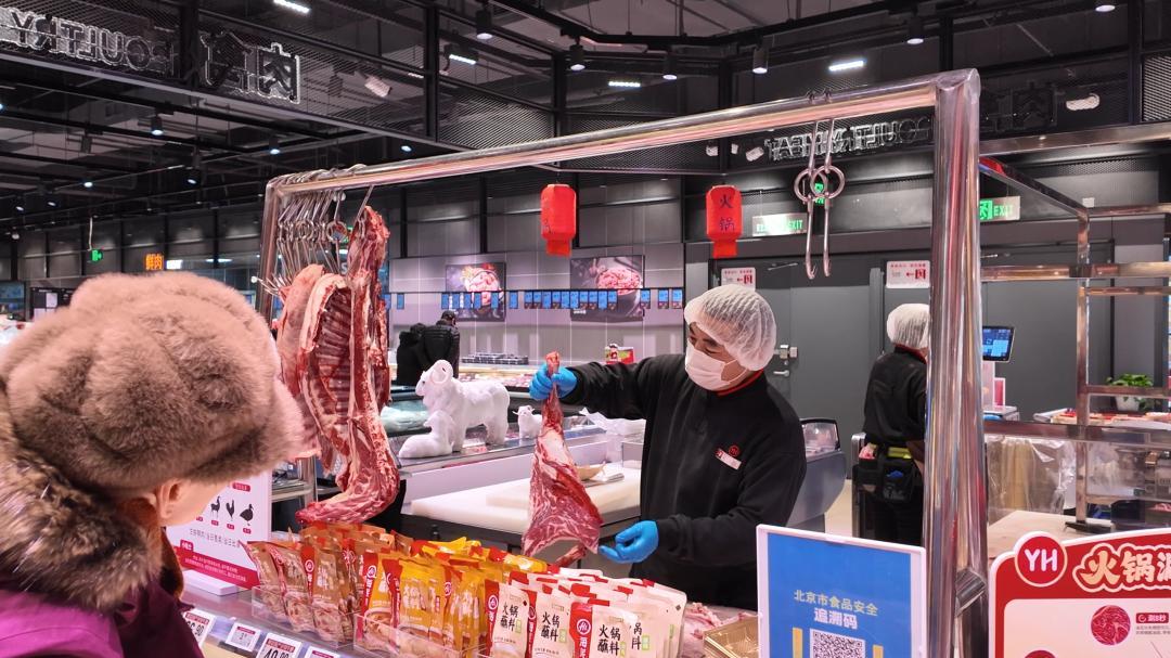 年轻人涌入超市吃火锅