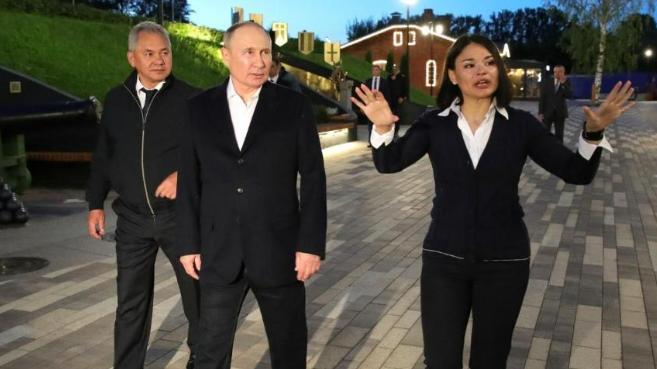 35岁女儿接掌克宫重任, 绍伊古这步棋让普京下了血本