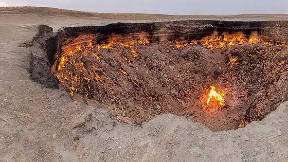 地狱入口：地球上有个洞，燃烧了50年还没灭，政府想填却填不上