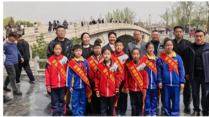 石塔中学明德校区与华夏小学举行文化交流活动