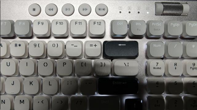 轻薄机械键盘雷神K96，我愿称之为轻便首选