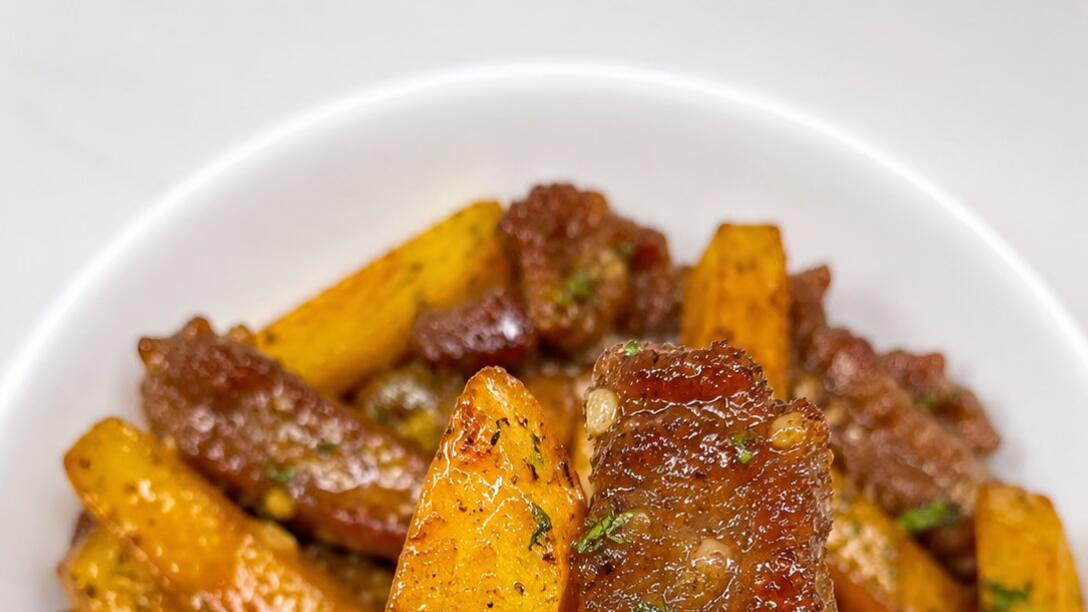 土豆炒牛肉条太香了！土豆外焦里糯！牛肉鲜嫩多汁！