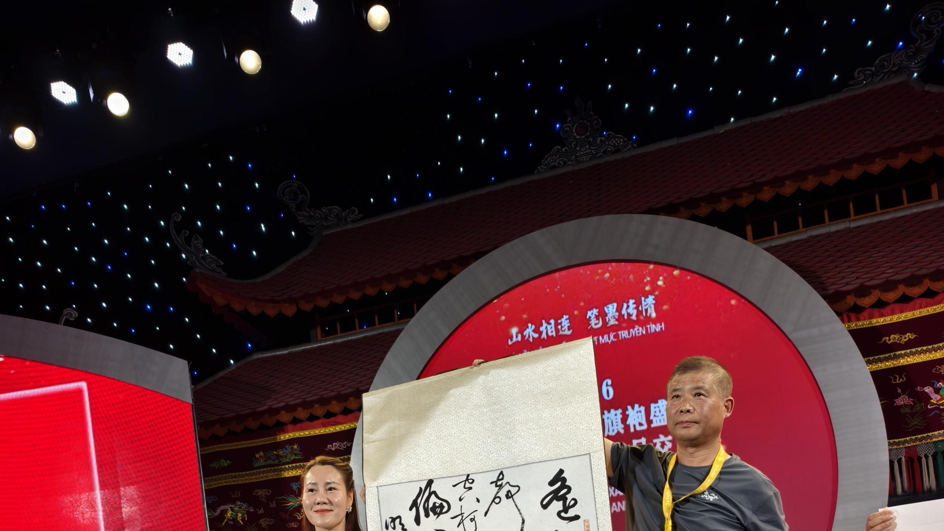 2026中越国际奥黛旗袍盛典暨中国书画名家交流展，在越南下龙湾举办，陕西柳范书画院书画家走进越南——