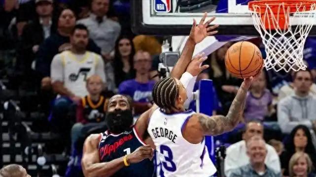 首发出场，仅得10分！正负值-25，全队最低！不愧为休赛期总冠军