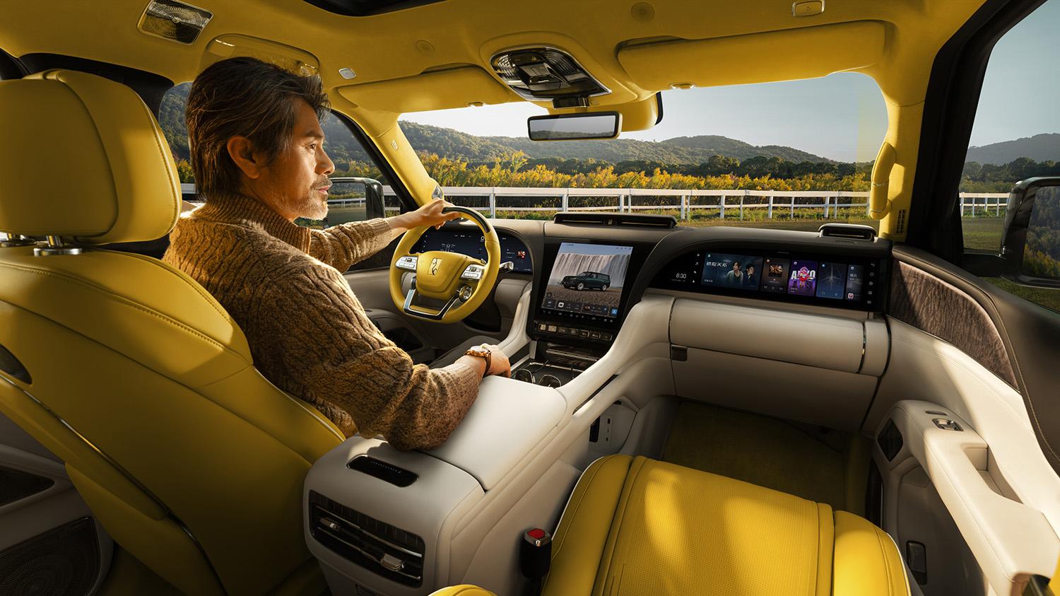 仰望登陆北京车展，U9X“破晓时刻”与U8L鼎藏版定义豪华新高度