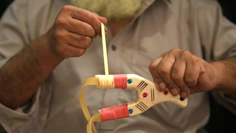 怀旧弹弓：七十年代小孩的游戏与趣事再现