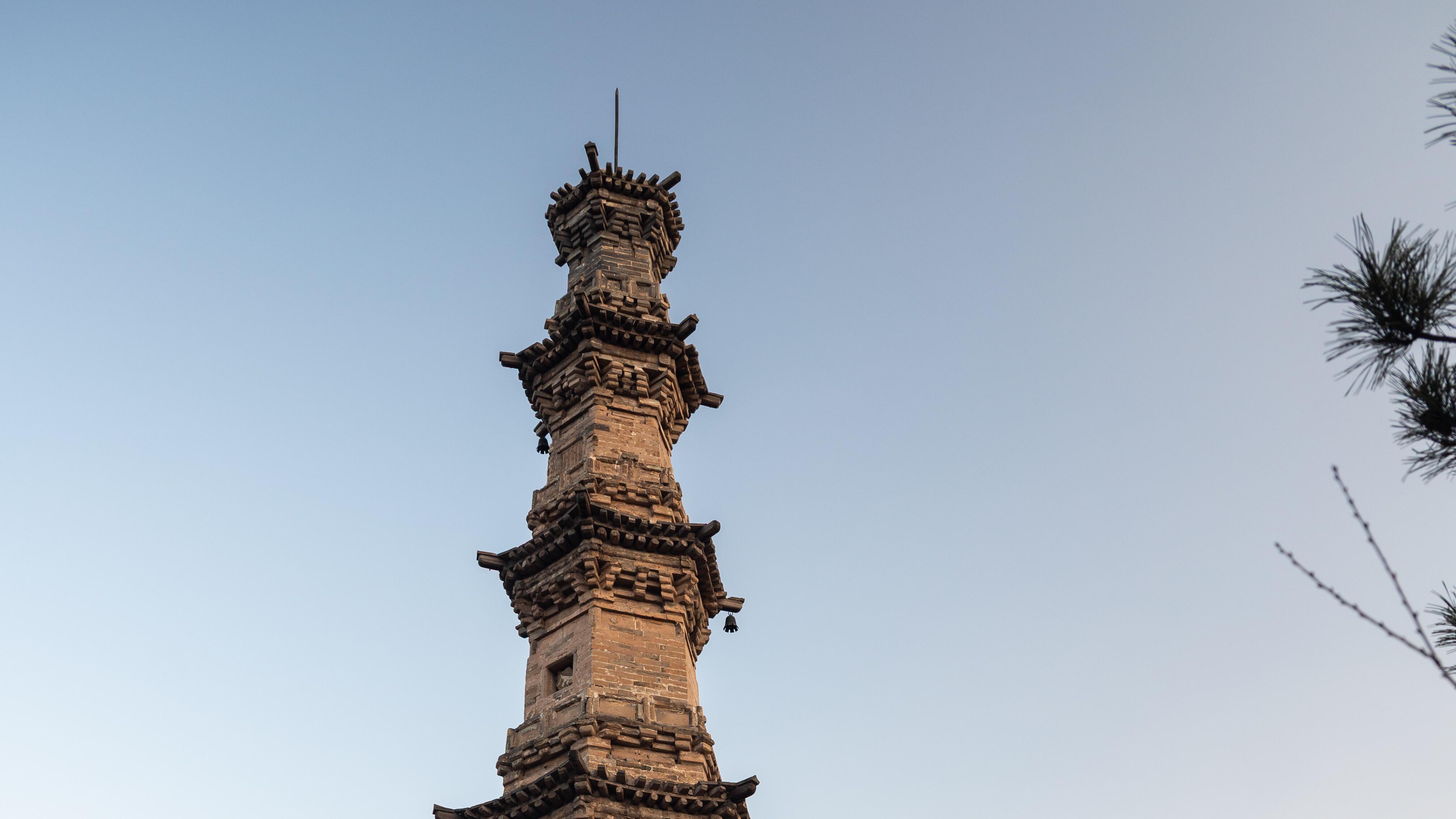 以为是聊斋网红古寺，结果被一座700年砖塔惊艳到