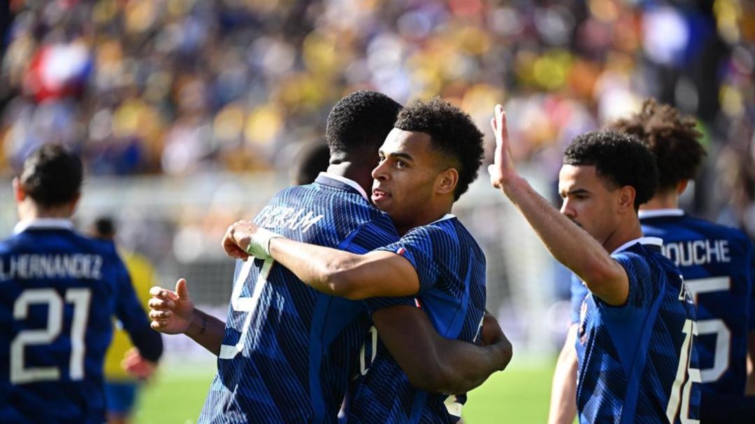 足坛一夜动态：法国3-1击败哥伦比亚，热刺官宣换帅，穆帅谈C罗