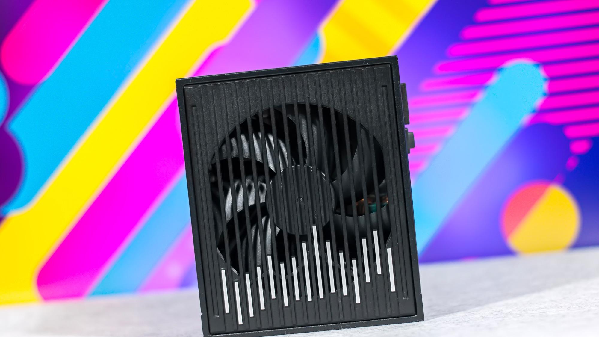 双MCU芯智控输出稳定，昆仑山海MU-1000GD数字电源拆解+装机实测