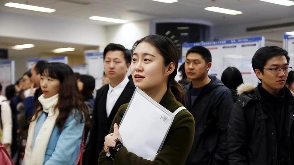 面试官：能接受月薪3千吗？小伙当场揭穿套路，HR无地自容