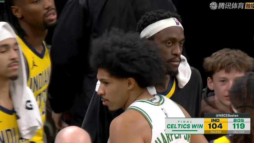 15分大胜！布朗30+10+5，赛后西卡走入场内，布朗抱住内史密斯