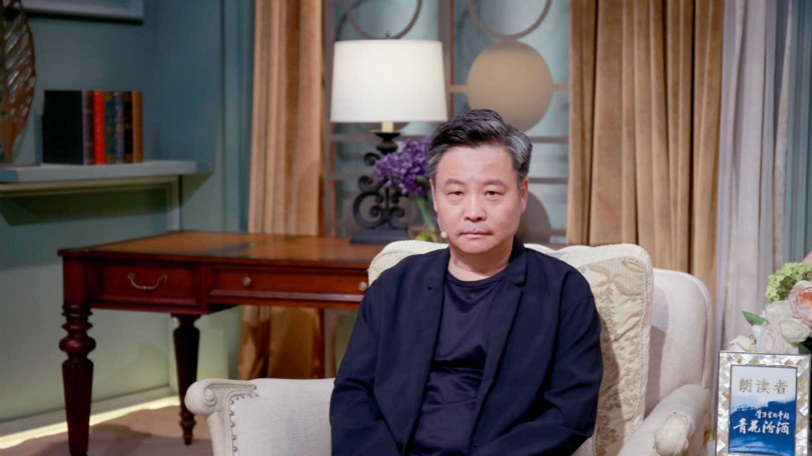 余华曾说：明天和意外你并不知道哪一个会先来，所以在活着的时光里，活出真实的自己