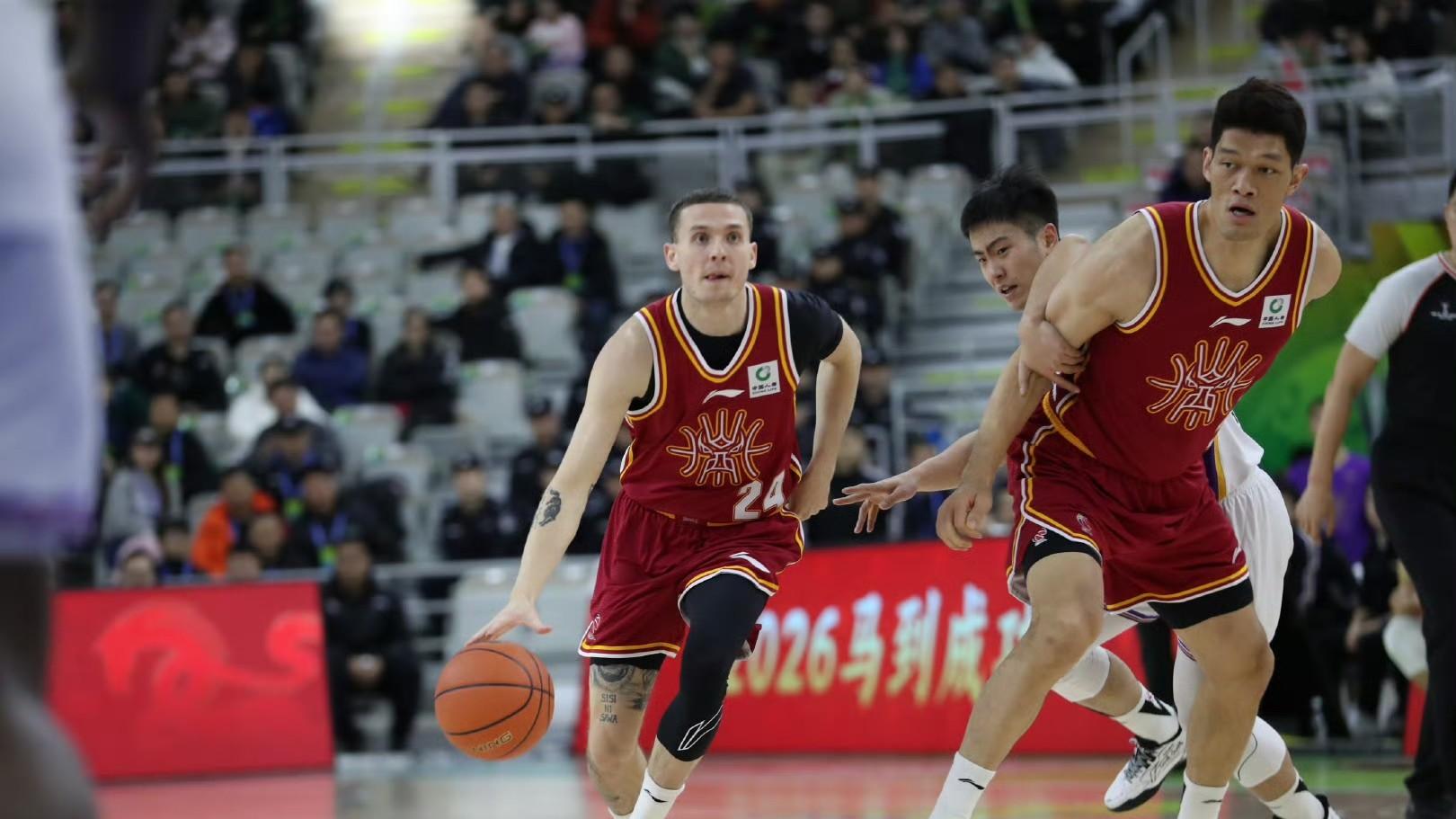 山西男篮新外援一战成名！