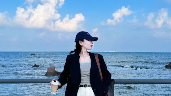 告别紧绷正装，极简无领西装穿出通勤松弛感