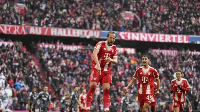 3-2！凯恩双响+送点，另类独造3球，拜仁豪取4连胜，下轮国家德比