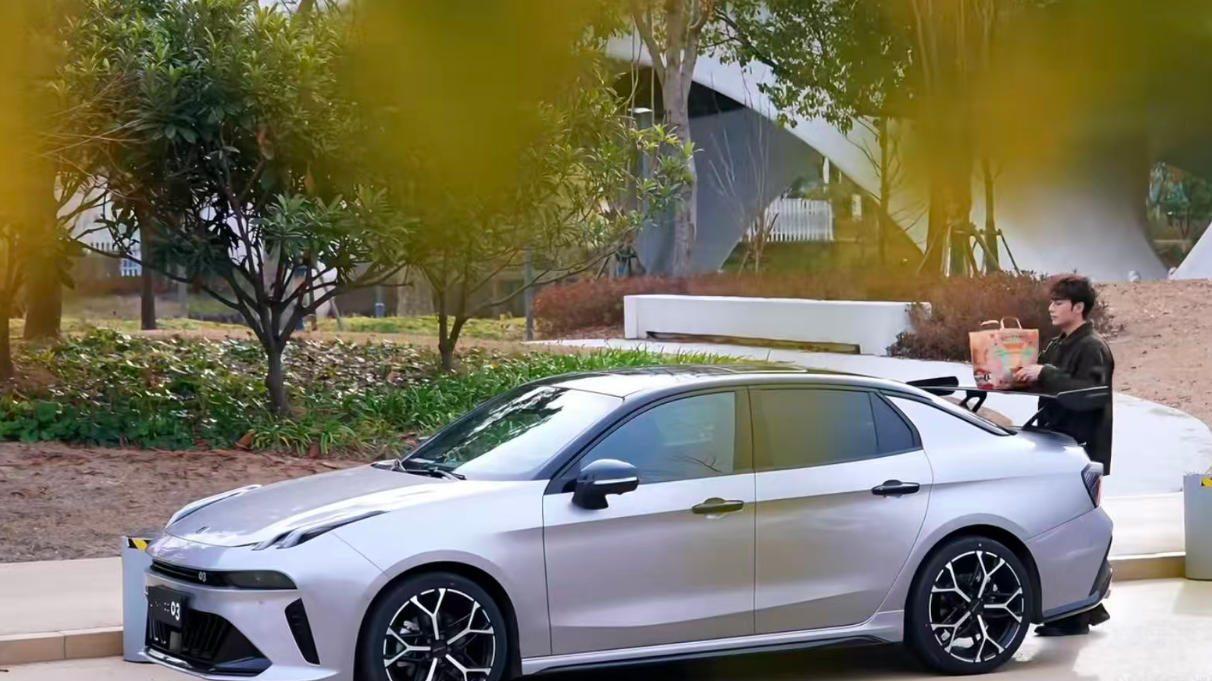 领克03大尾翼版本对比03+，原厂三段可调尾翼，宁波赛道徽章