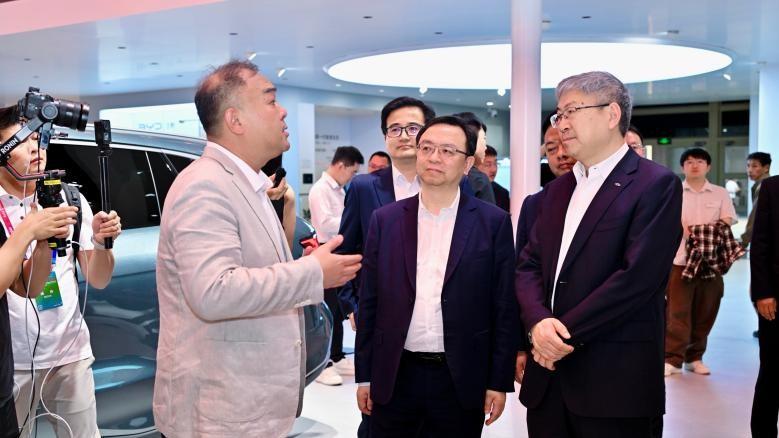 “在一起才是中国汽车”T恤刷屏！比亚迪朋友圈持续扩容