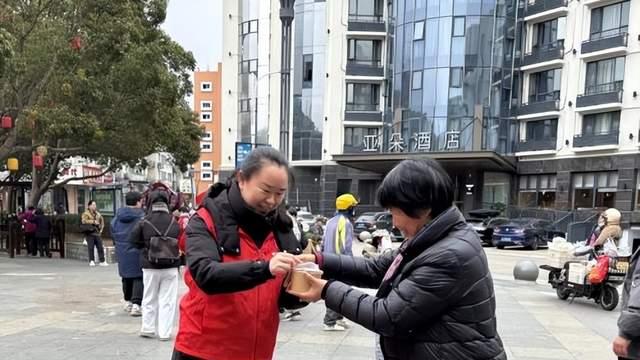 浙江嵊泗：志愿“三暖”护寒冬 温情满“溢”暖人心