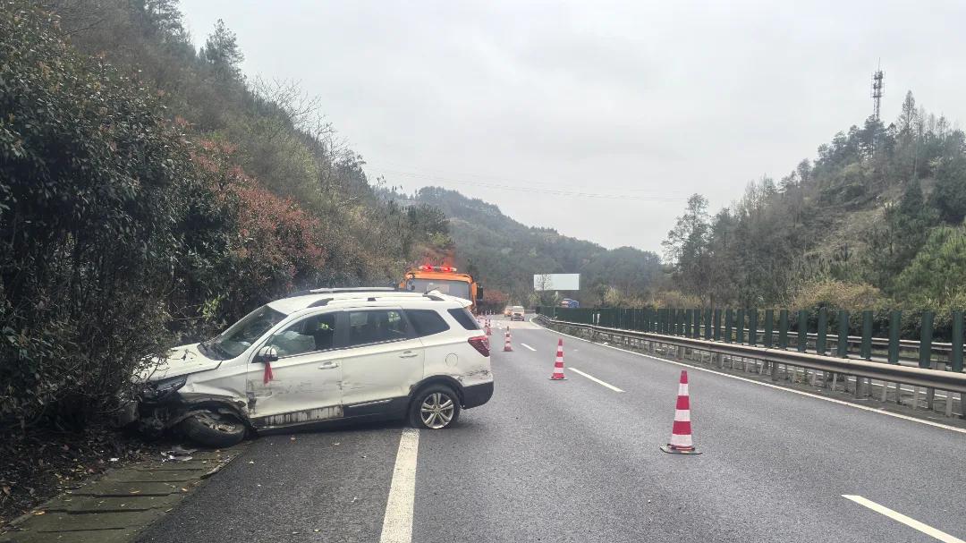 【五大曝光】操作失当酿事故，还好系了安全带