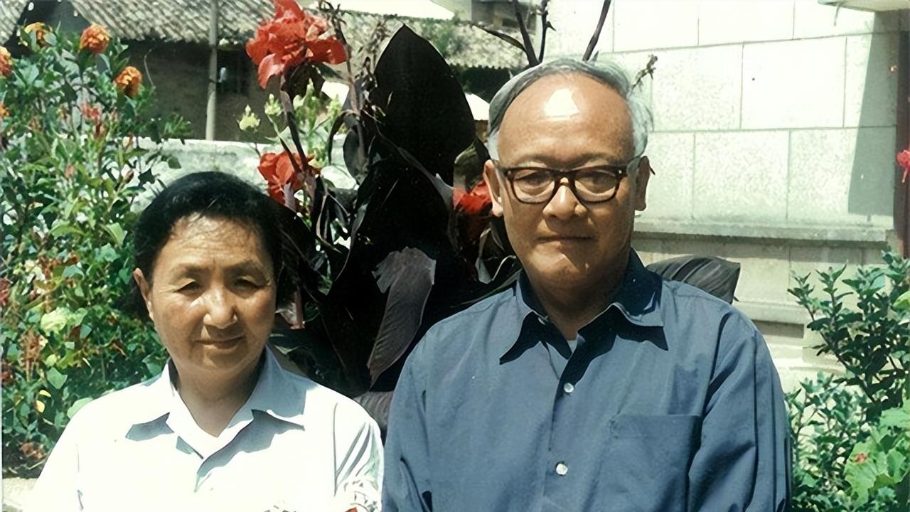 大小姐下嫁穷小子，死后同框：这对教授夫妻的“最后一课”看哭全网