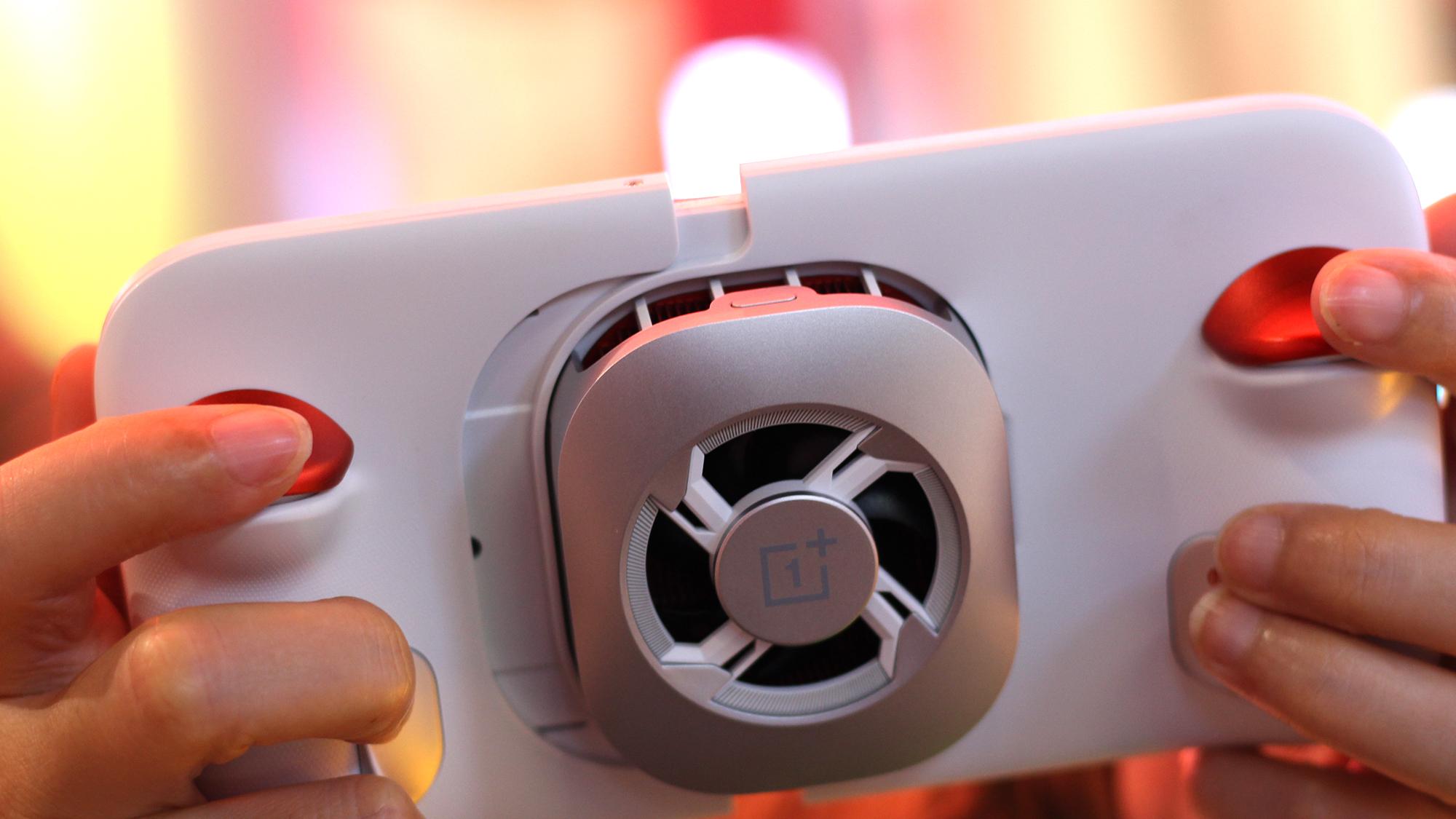 一加 Ace6 至尊版「王牌觉醒」图赏：枪神图腾觉醒