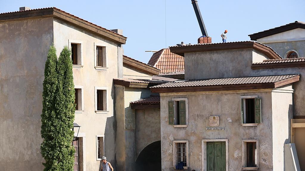 每年900吨橙子只用来砸人：一个意大利小镇的八百年执念