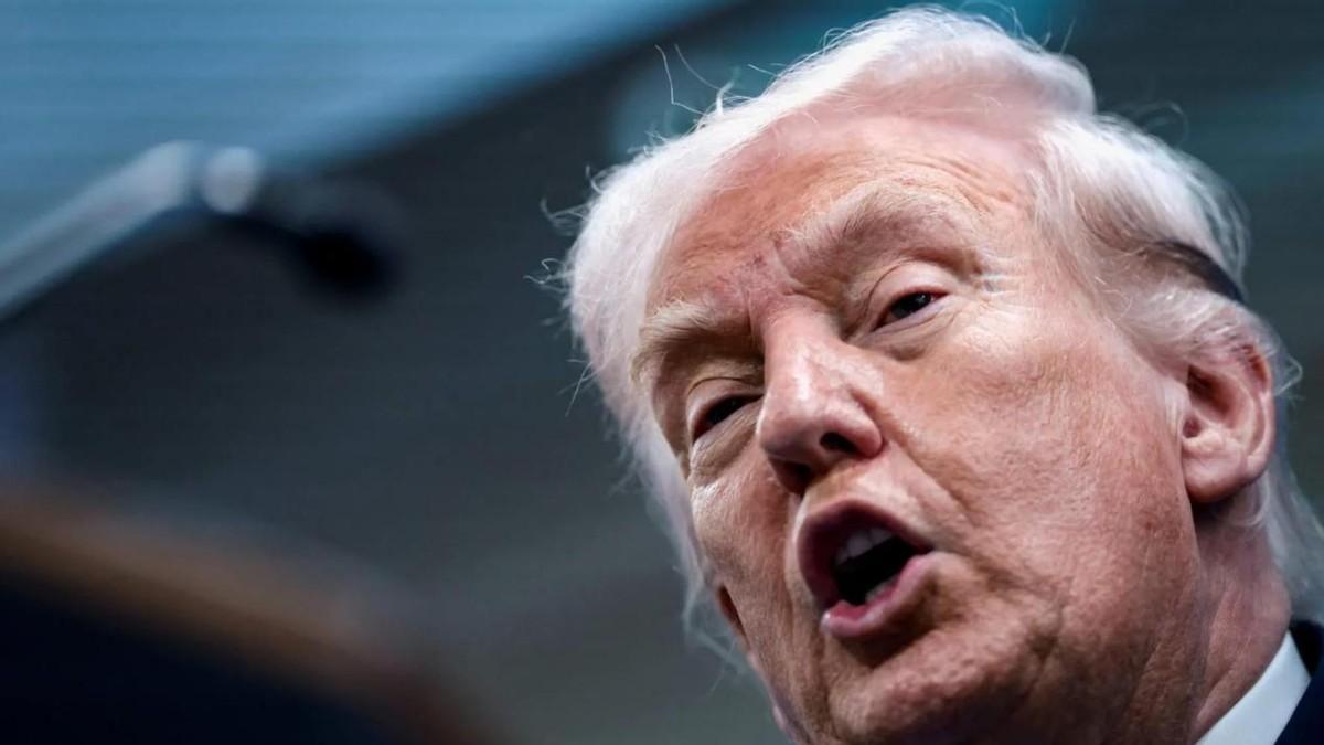 激烈交锋，美军袭击伊朗船只，伊朗对美军舰开火，特朗普恼羞成怒