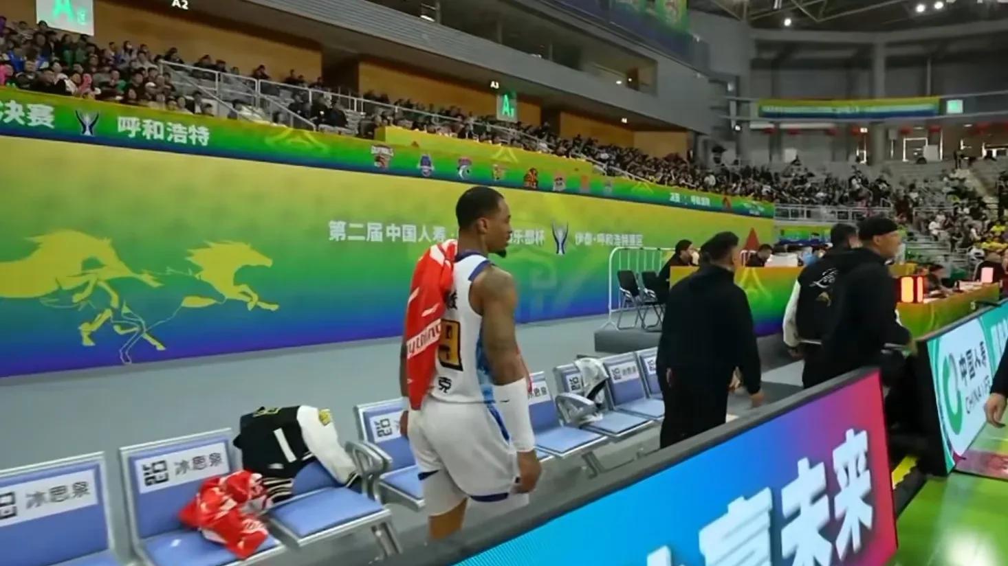 俱乐部杯半决赛！山西半场50-40广厦，原帅三分爆发，孙铭徽伤退